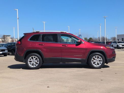 Used 2017 Jeep Cherokee Latitude w/ Cold Weather Group image 5