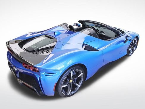 Used 2023 Ferrari SF90 Spider image 5