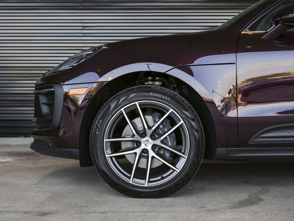 Certified 2026 Porsche Macan AWD/4WD image 13