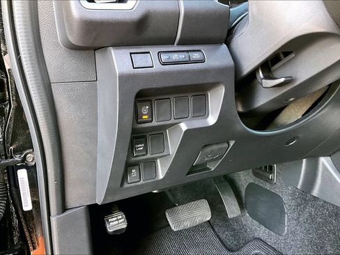 Used 2025 Nissan Frontier SV RWD image 36