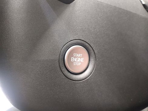 New 2026 Volkswagen ID.4 Pro image 25