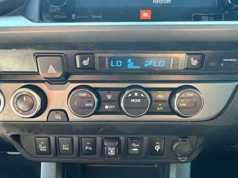 Used 2019 Toyota Tacoma TRD Sport AWD/4WD image 40