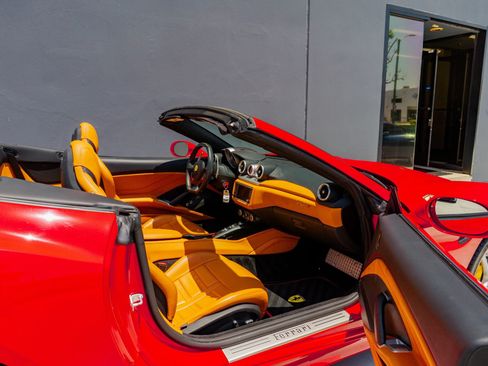 Used 2016 Ferrari California T RWD image 57