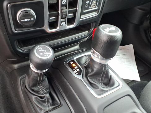 Used 2024 Jeep Wrangler Unlimited Sport AWD/4WD image 7