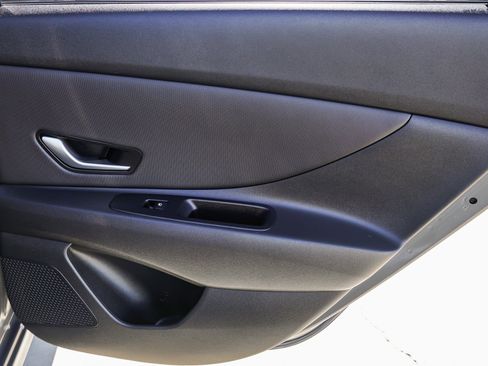 Used 2025 Hyundai Elantra Limited FWD image 29