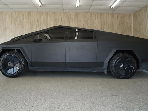 Used 2024 Tesla Cybertruck AWD Crew Cab image 7