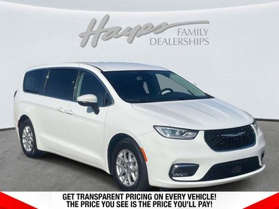 Used 2023 Chrysler Pacifica Touring-L