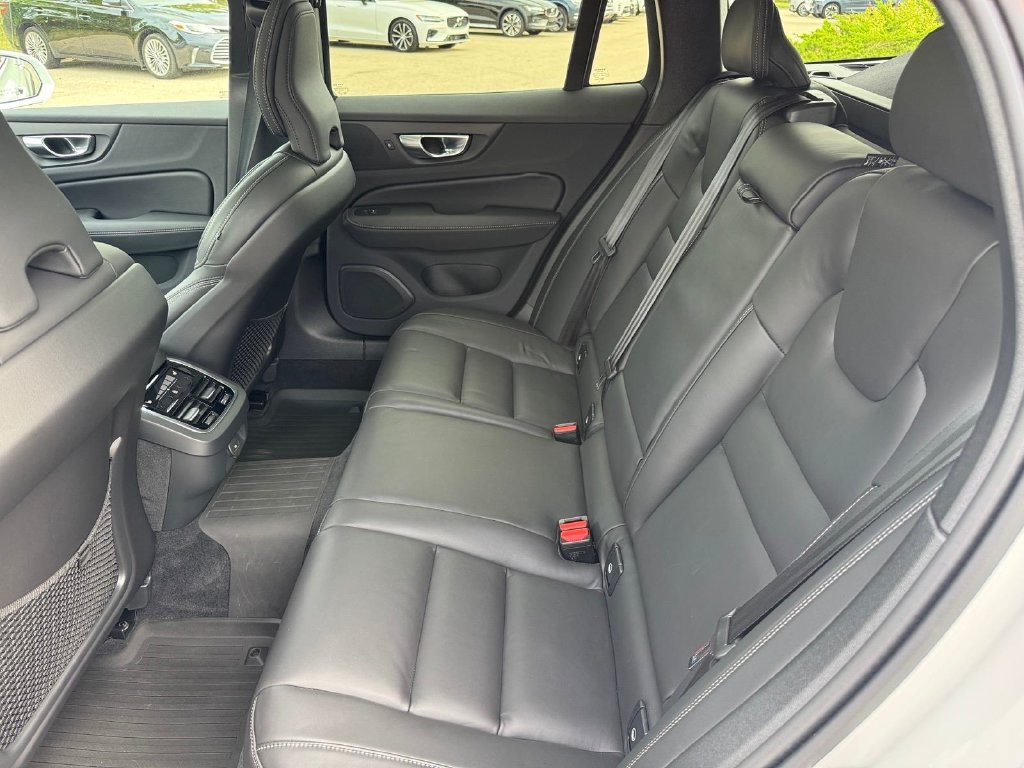 Certified 2025 Volvo V60 B5 Cross Country Ultra AWD/4WD image 9