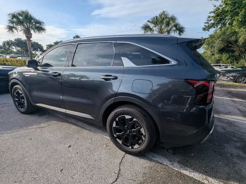 Used 2024 Kia Sorento S w/ Panoramic Sunroof Package FWD image 5