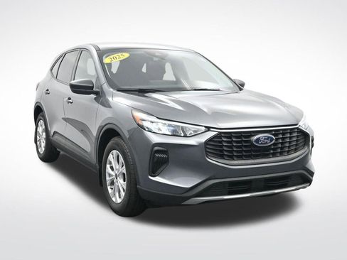 Used 2025 Ford Escape Active w/ Tech Pack #1 FWD image 3