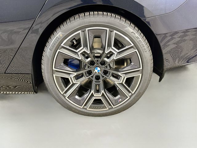 New 2027 BMW 550e xDrive w/ Premium Package AWD/4WD image 32
