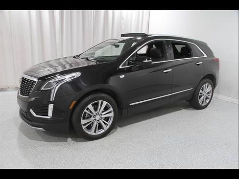 Used 2024 Cadillac XT5 Premium Luxury w/ Technology Package AWD/4WD image 3