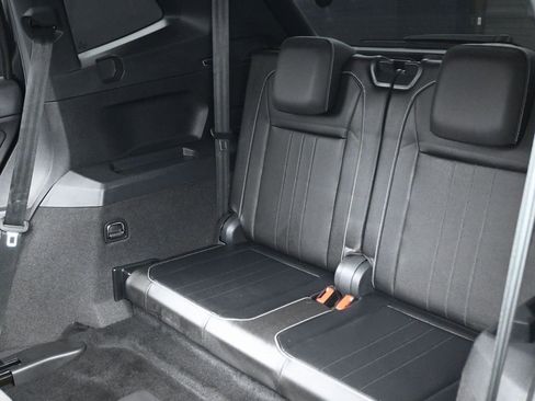 Used 2023 Volkswagen Tiguan SE R-Line image 30