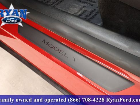 Used 2022 Tesla Model Y Long Range image 27