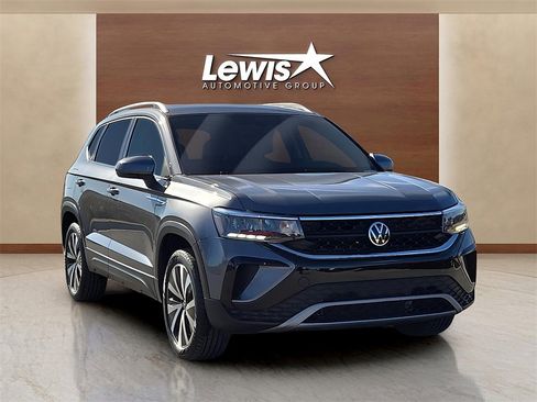 Used 2024 Volkswagen Taos SE image 6
