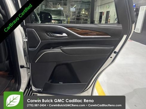 Used 2021 Cadillac Escalade Premium Luxury AWD/4WD image 36