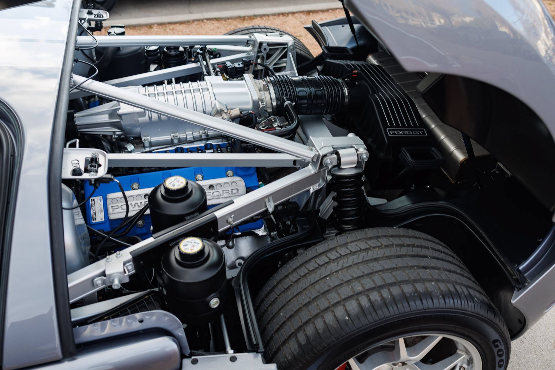 Used 2006 Ford GT RWD image 87