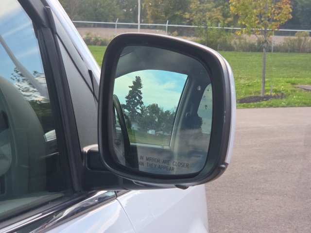 Used 2016 Chrysler Town & Country Touring FWD image 6