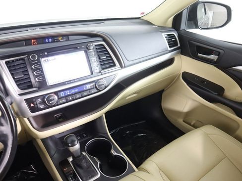 Used 2018 Toyota Highlander XLE image 37