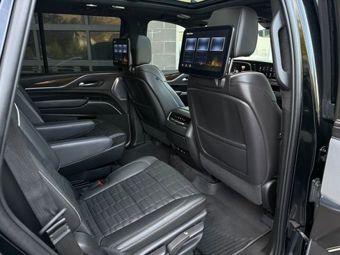 Used 2022 Cadillac Escalade Sport Platinum AWD/4WD image 23