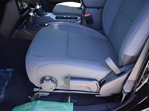 New 2025 Jeep Gladiator Sport image 12