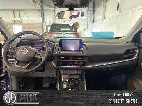 Used 2025 Nissan Rogue SV AWD/4WD image 14