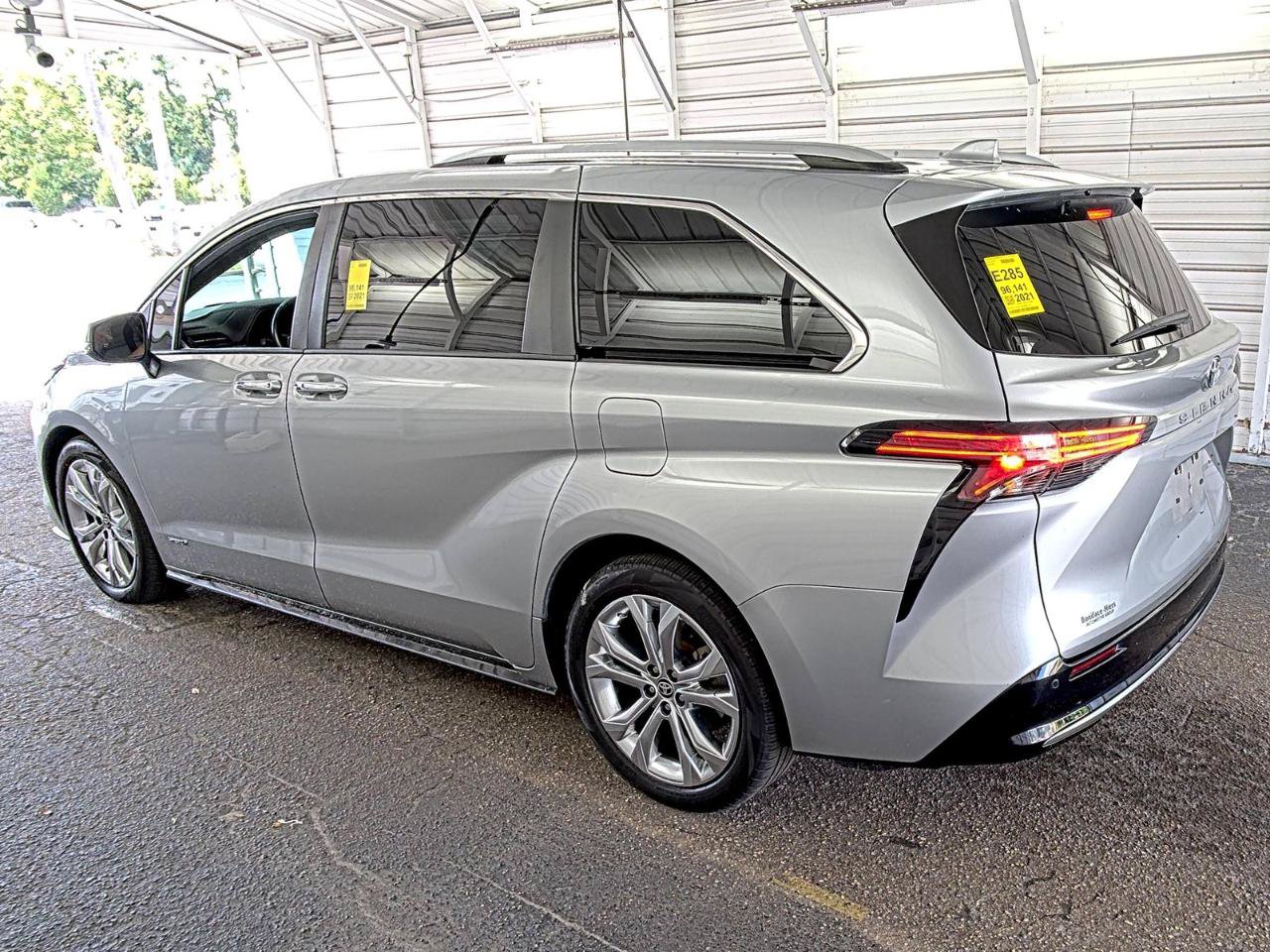 Used 2021 Toyota Sienna Platinum FWD image 5