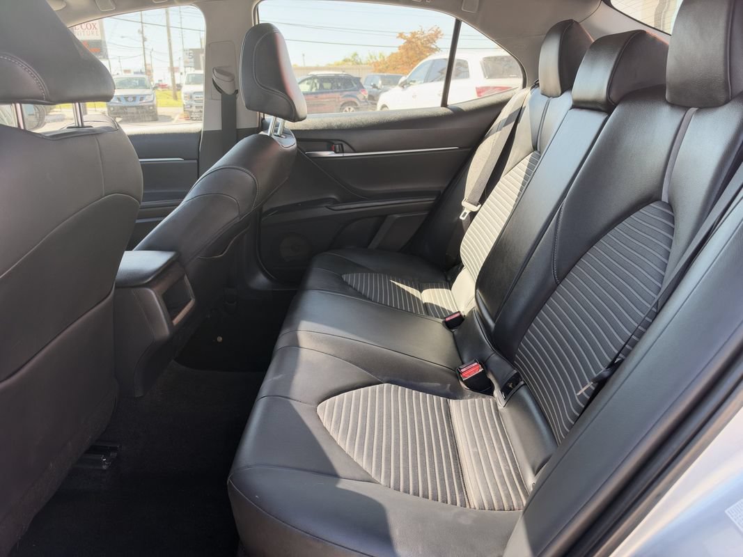 Used 2018 Toyota Camry SE w/ Moonroof Package FWD image 13