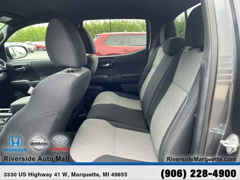 Used 2022 Toyota Tacoma TRD Sport AWD/4WD image 25