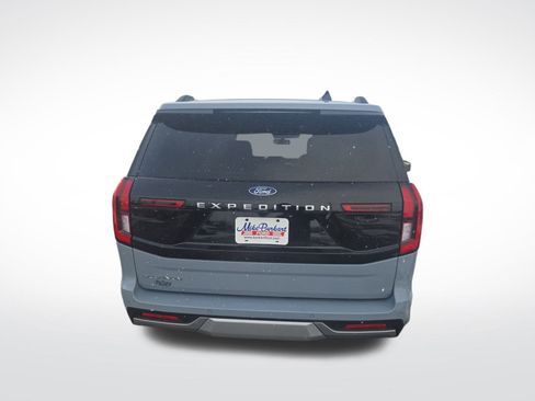 Used 2025 Ford Expedition Platinum image 9