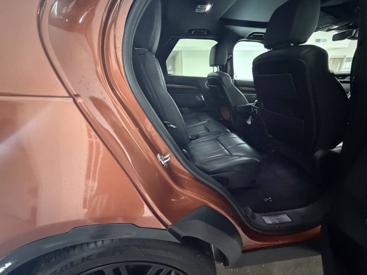 Used 2017 Land Rover Discovery HSE AWD/4WD image 18