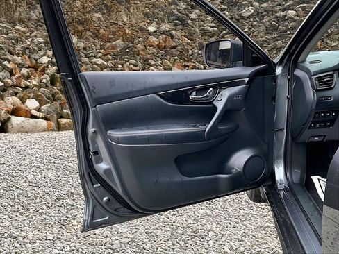 Used 2019 Nissan Rogue SL w/ Premium Package image 21