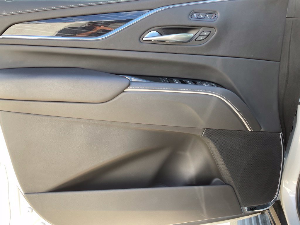 Used 2023 Cadillac Escalade Sport w/ LPO, ONYX Package AWD/4WD image 18