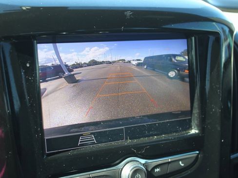 Used 2023 Chevrolet Traverse LS image 16