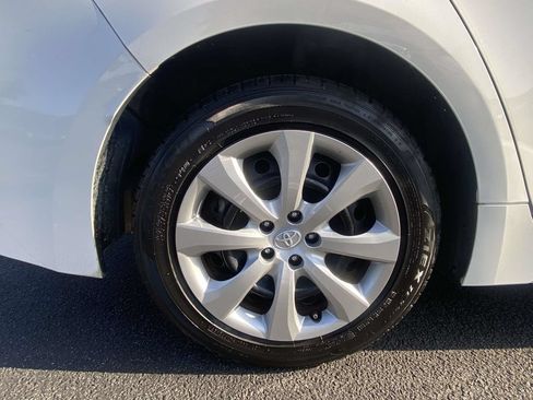 Used 2020 Toyota Corolla LE FWD image 9