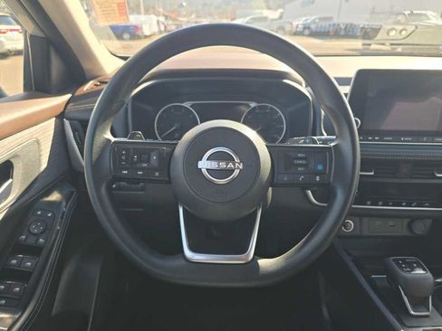 Used 2023 Nissan Rogue SV image 11