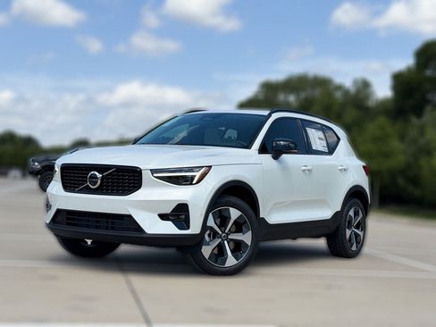 New 2026 Volvo XC40 B4 Plus w/ Protection Package Premier FWD image 2