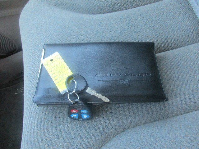Used 2002 Chrysler Town & Country LX FWD image 25
