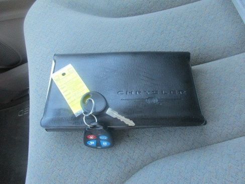Used 2002 Chrysler Town & Country LX FWD image 25