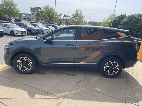 Used 2024 Kia Sportage LX FWD image 7