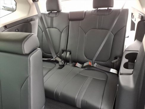 New 2025 Honda Pilot EX-L image 9