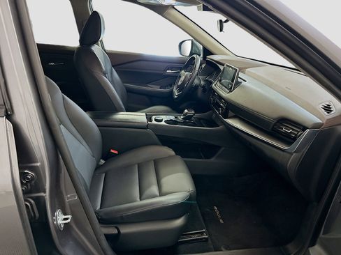 Used 2023 Nissan Rogue SV w/ SV Premium Package image 32