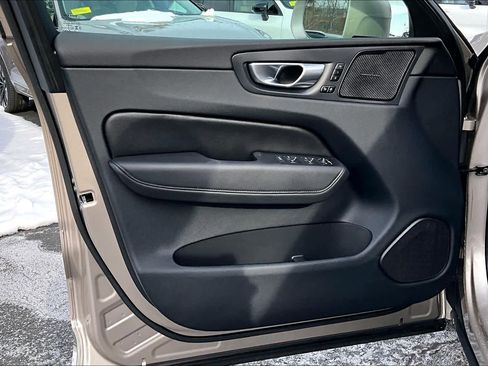 Certified 2023 Volvo XC60 B5 Plus image 20