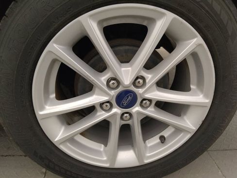 Used 2018 Ford Focus SE w/ Cold Weather Package FWD image 31