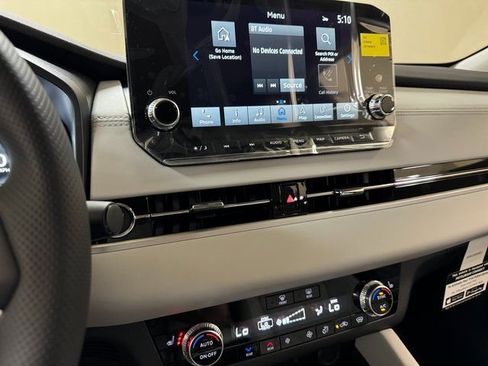 Used 2024 Mitsubishi Outlander 4WD Plug-In Hybrid image 14