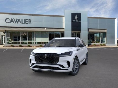Used 2026 Lincoln Aviator Premiere image 2