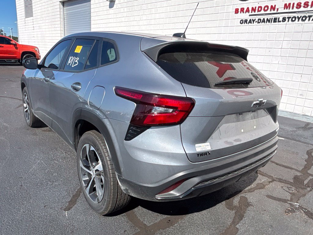 Used 2024 Chevrolet Trax RS FWD image 6