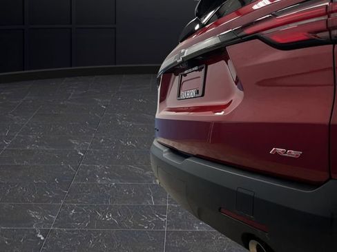 Used 2023 Chevrolet Traverse RS image 38