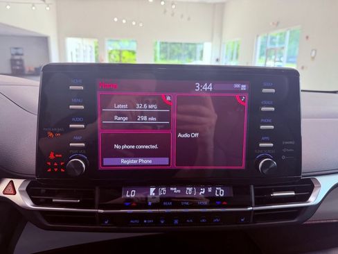 Used 2024 Toyota Sienna XLE FWD image 25