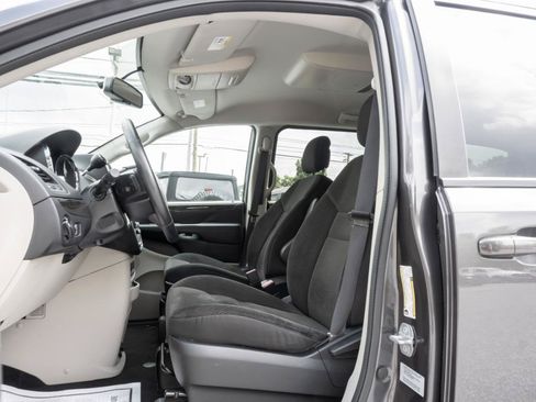 Used 2017 Dodge Grand Caravan SE w/ Power Window Group FWD image 13